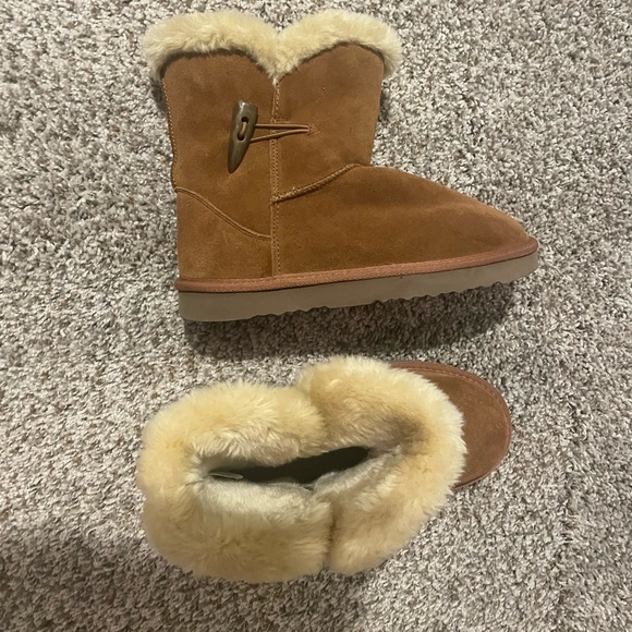 Cute fur lined booties with side button. Terracotta color. - Picture 5 of 6